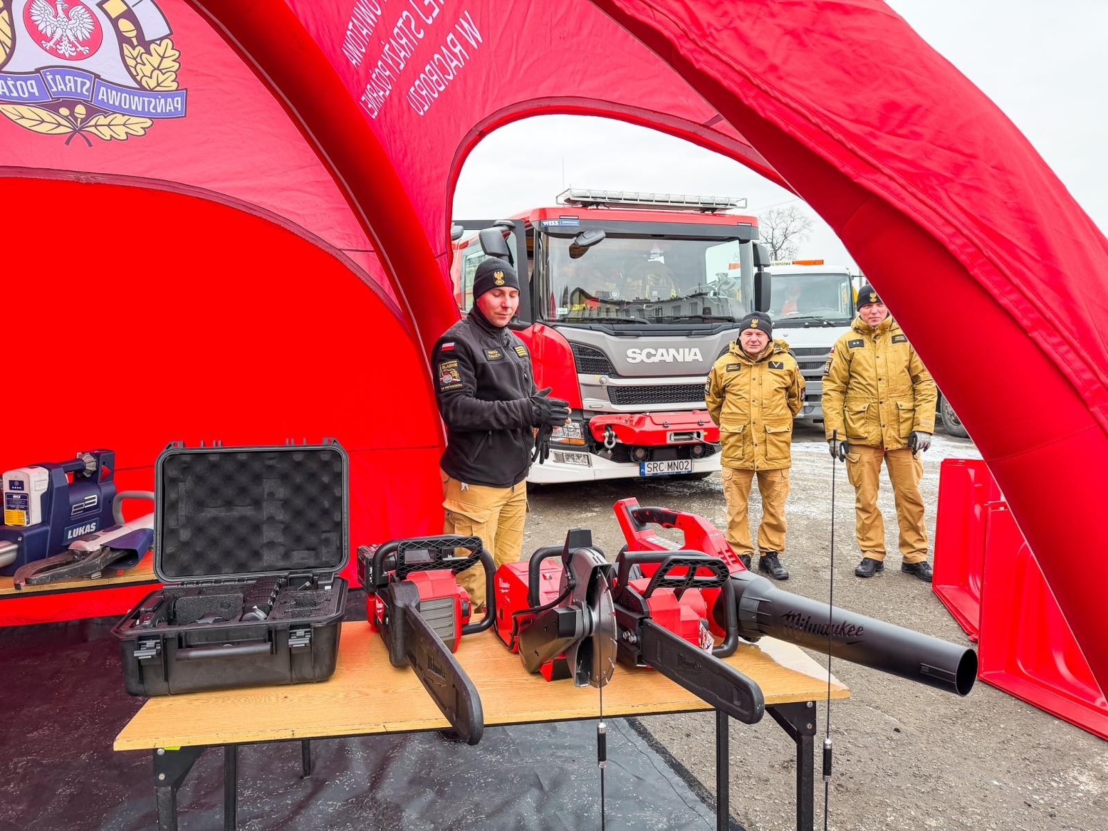 Zdjęcie w galerii na portalu naszraciborz.pl: Sprzęt ratunkowy i inżynieryjny za 5,6 mln zł dla powiatu raciborskiego w ramach rządowego programu wiadomości z regionu