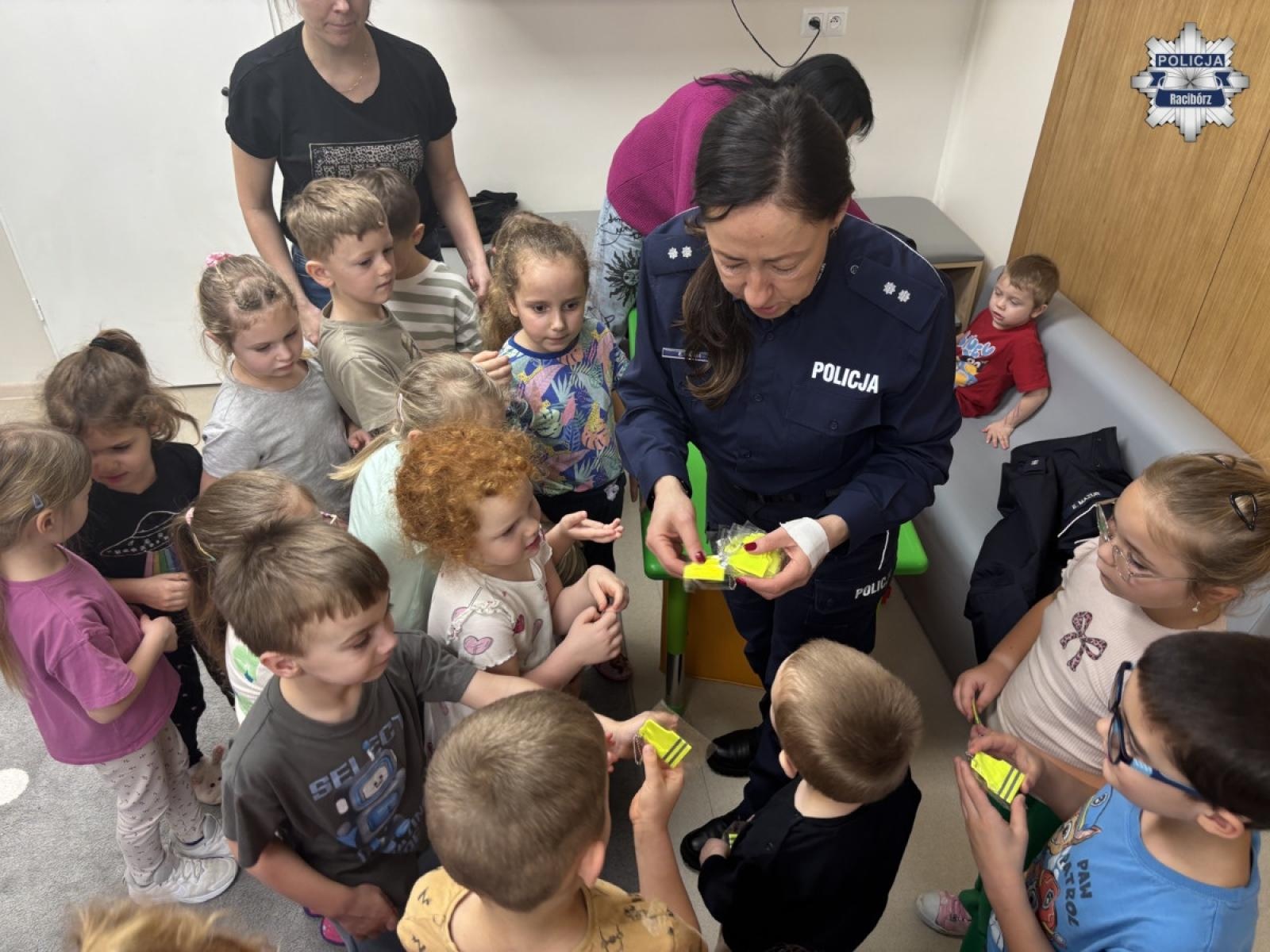 Zdjęcie w galerii na portalu naszraciborz.pl: Poznali zasady bezpieczeństwa poprzez zabawę wiadomości z regionu