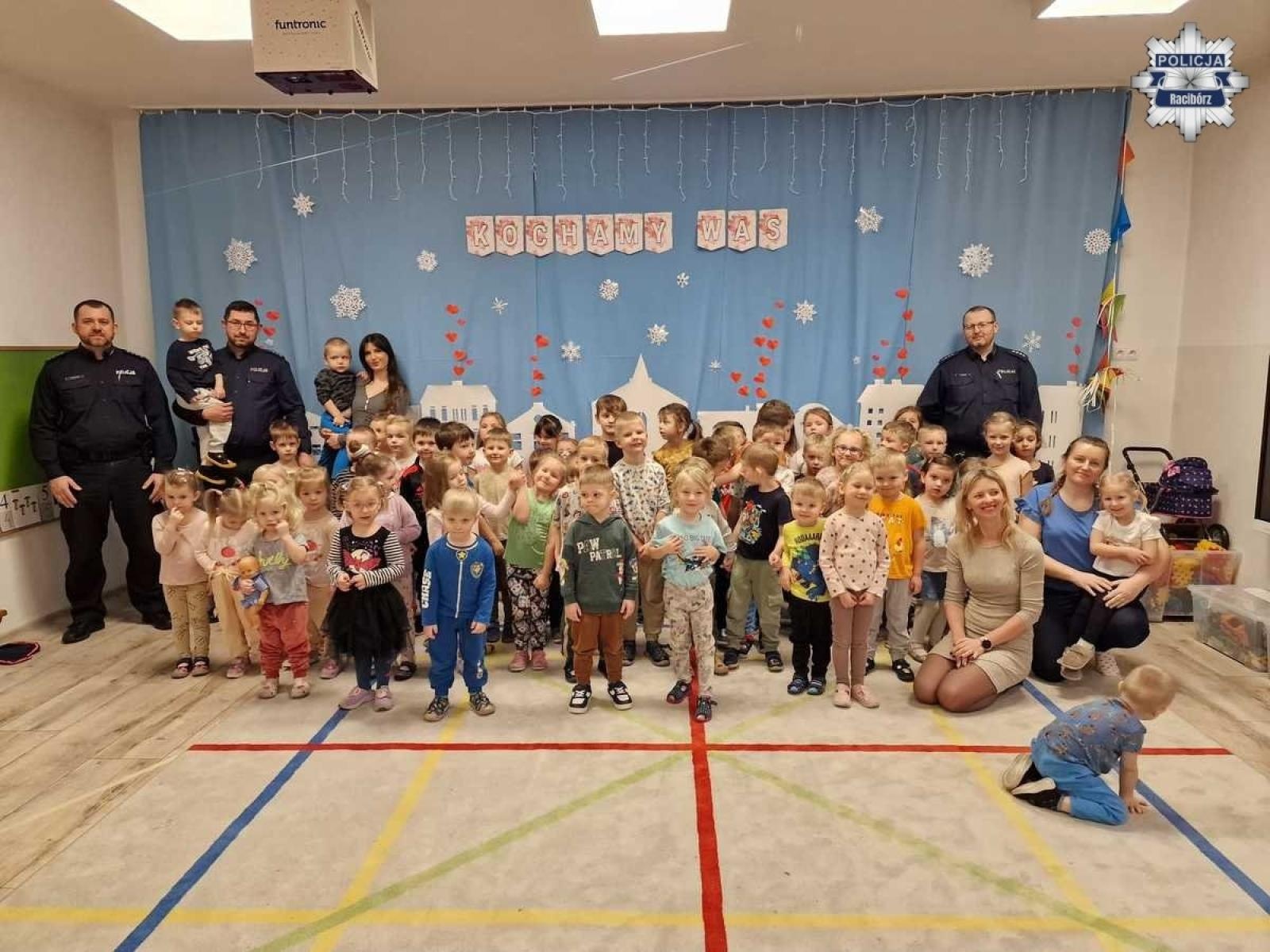 Zdjęcie w galerii na portalu naszraciborz.pl: Policjanci odwiedzili przedszkole w Rudach. Celem nauka bezpieczeństwa wiadomości z regionu