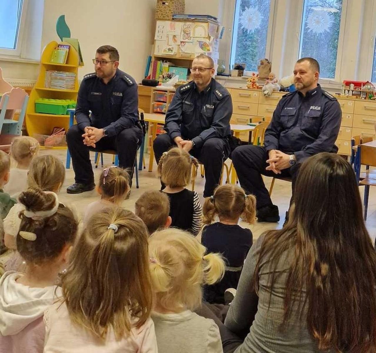 Zdjęcie w galerii na portalu naszraciborz.pl: Policjanci odwiedzili przedszkole w Rudach. Celem nauka bezpieczeństwa wiadomości z regionu