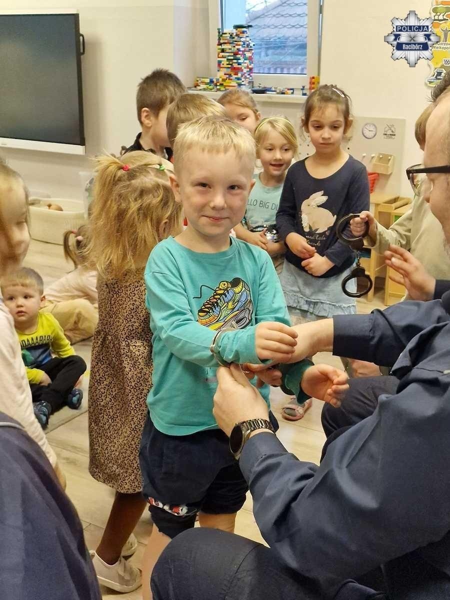 Zdjęcie w galerii na portalu naszraciborz.pl: Policjanci odwiedzili przedszkole w Rudach. Celem nauka bezpieczeństwa wiadomości z regionu