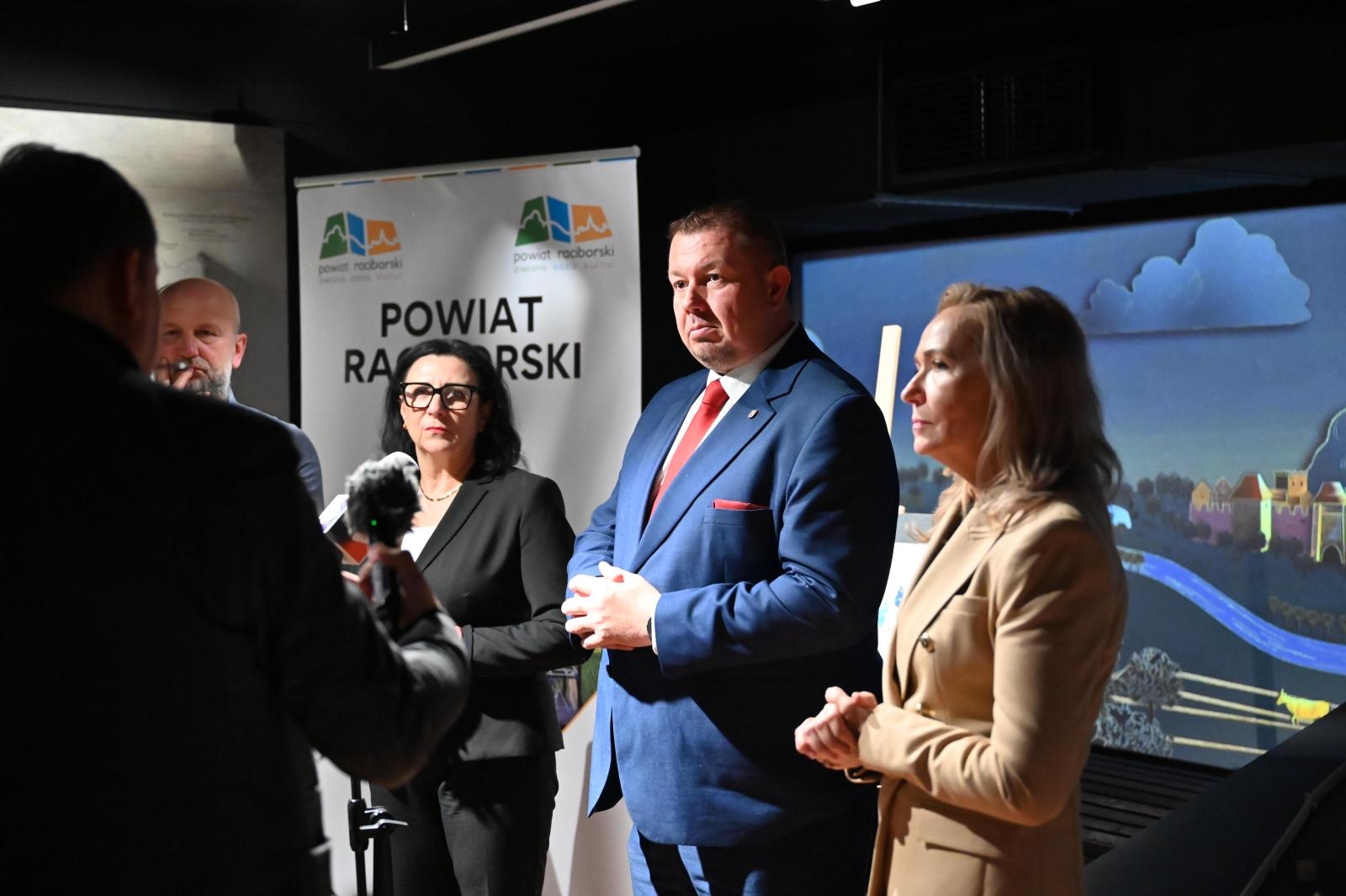 Zdjęcie w galerii na portalu naszraciborz.pl: Ciocia od klocków, Pani Karmelarz, Królowa balonów i Art Camp - ferie na Zamku Piastowskim na bogato [PROGRAM] wiadomości z regionu