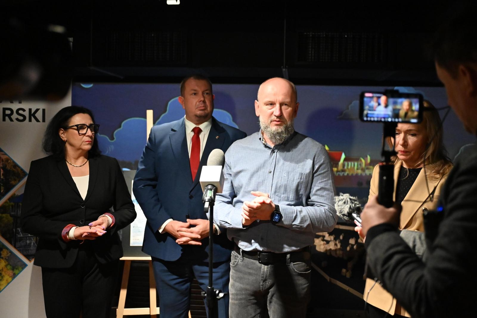 Zdjęcie w galerii na portalu naszraciborz.pl: Ciocia od klocków, Pani Karmelarz, Królowa balonów i Art Camp - ferie na Zamku Piastowskim na bogato [PROGRAM] wiadomości z regionu