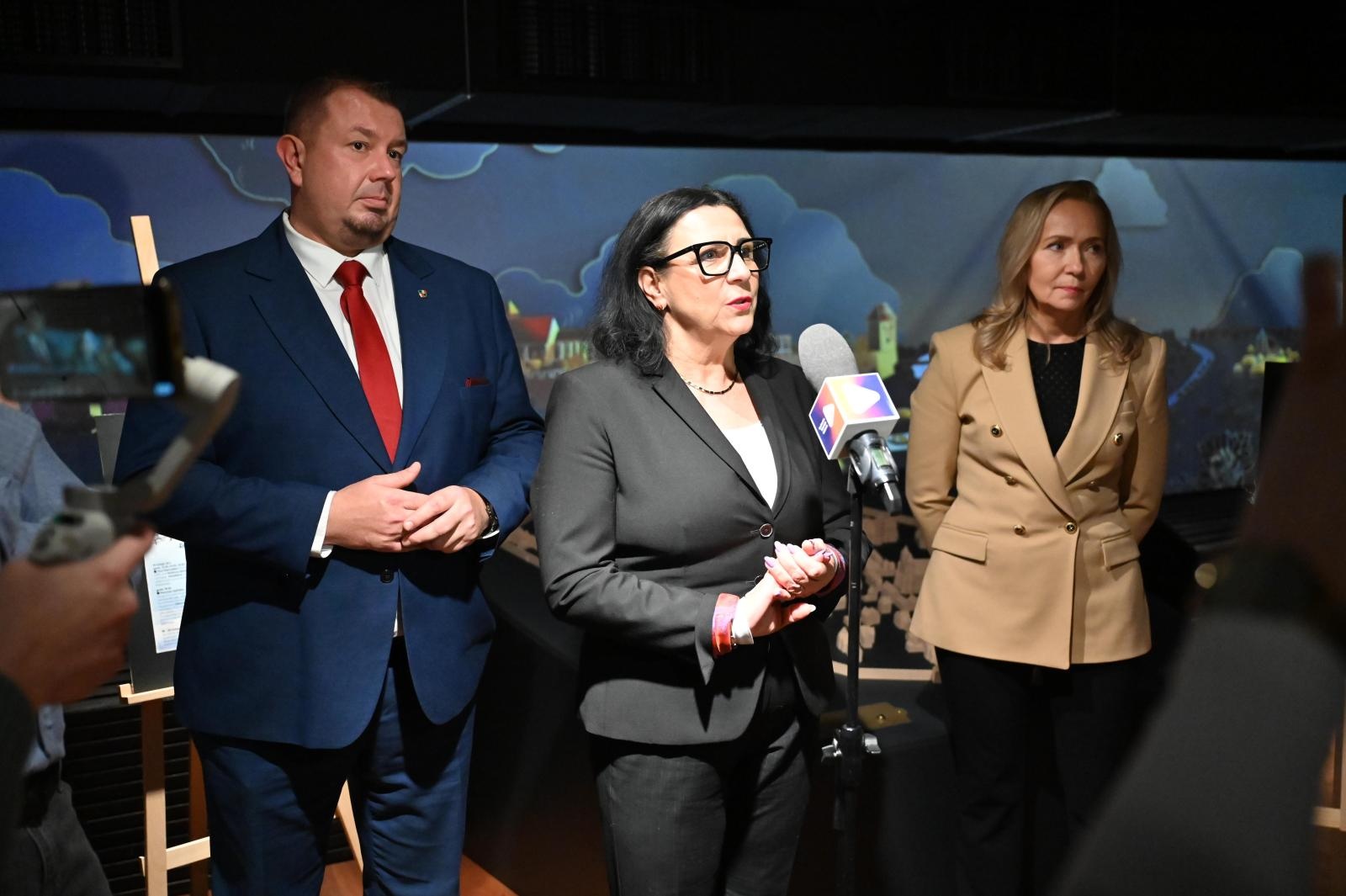 Zdjęcie w galerii na portalu naszraciborz.pl: Ciocia od klocków, Pani Karmelarz, Królowa balonów i Art Camp - ferie na Zamku Piastowskim na bogato [PROGRAM] wiadomości z regionu