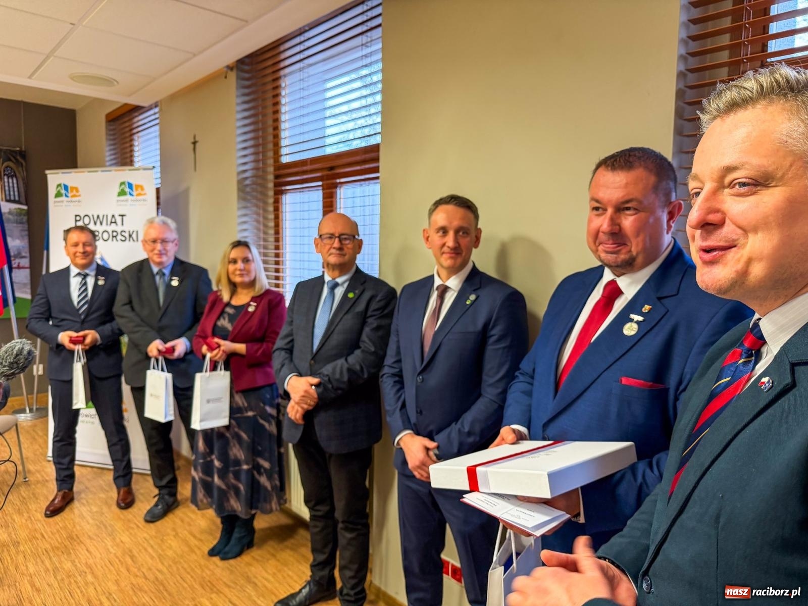 Zdjęcie w galerii na portalu naszraciborz.pl: Medale Zasłużony dla Rolnictwa wręczone w Raciborzu. Wizyta wiceministra z rozmowami o geodezji, AI i przyszłości Rafako wiadomości z regionu