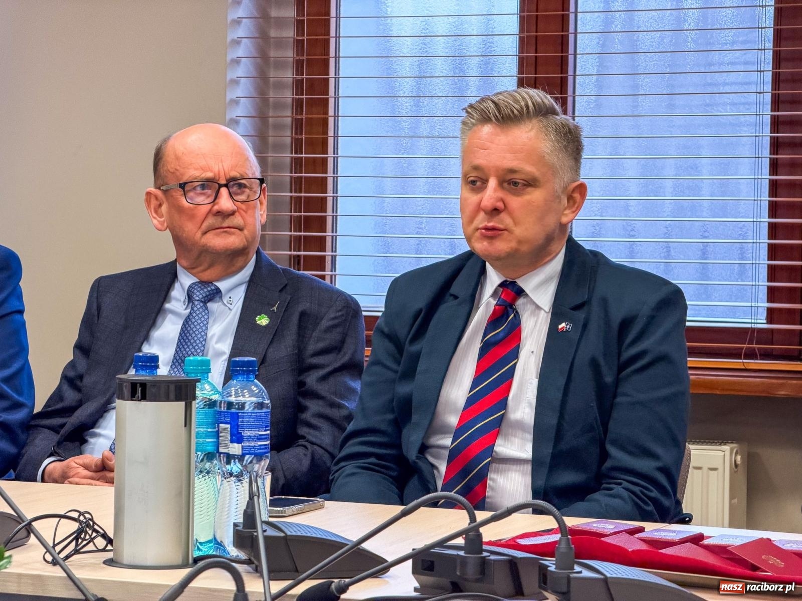 Zdjęcie w galerii na portalu naszraciborz.pl: Medale Zasłużony dla Rolnictwa wręczone w Raciborzu. Wizyta wiceministra z rozmowami o geodezji, AI i przyszłości Rafako wiadomości z regionu