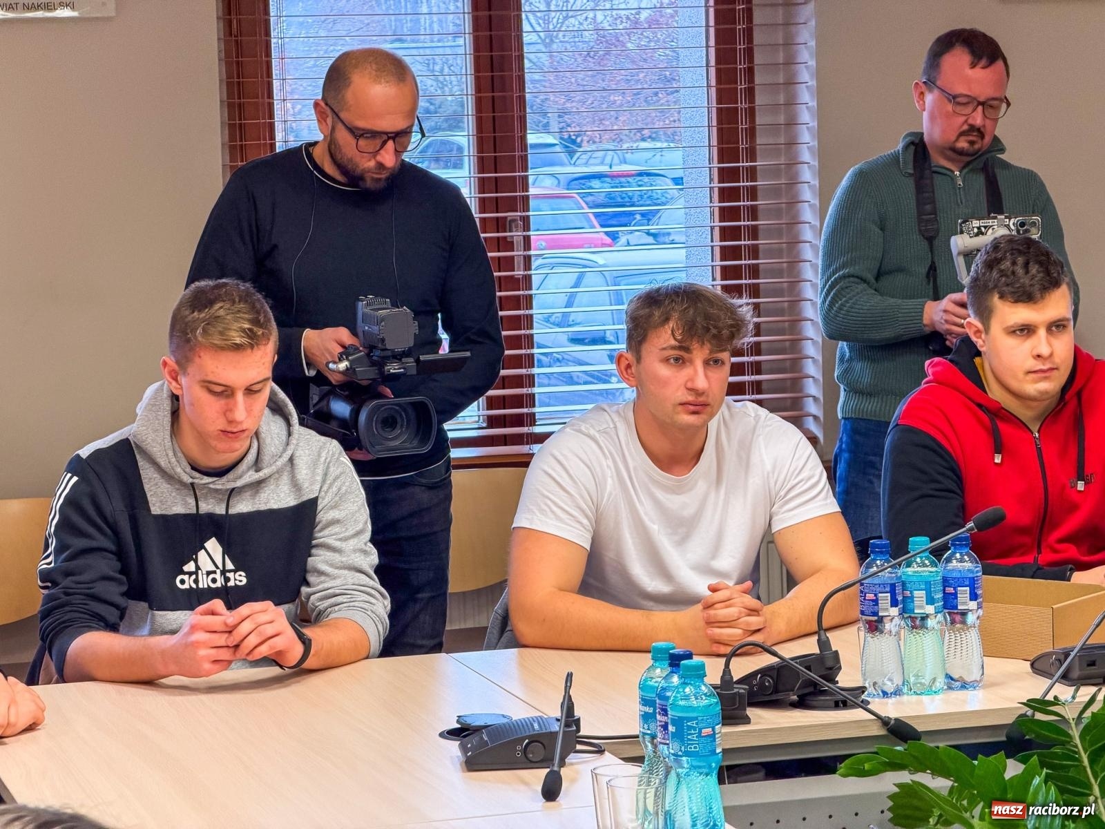 Zdjęcie w galerii na portalu naszraciborz.pl: Medale Zasłużony dla Rolnictwa wręczone w Raciborzu. Wizyta wiceministra z rozmowami o geodezji, AI i przyszłości Rafako wiadomości z regionu