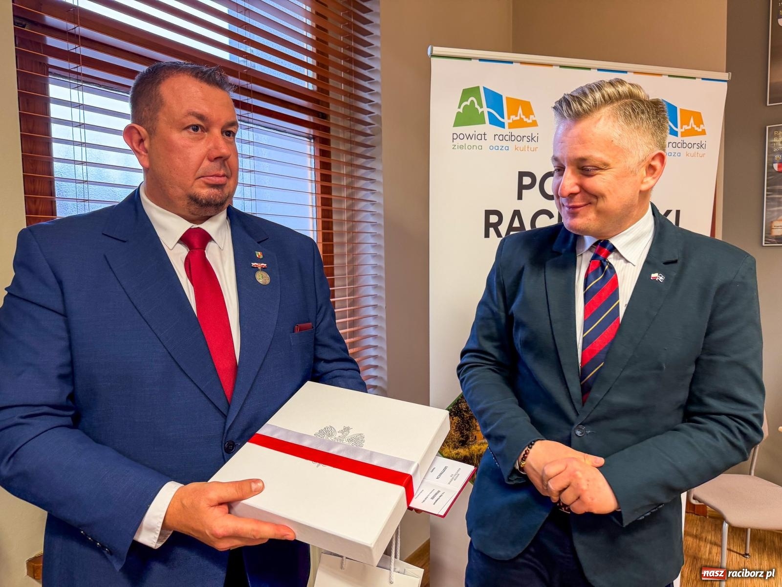 Zdjęcie w galerii na portalu naszraciborz.pl: Medale Zasłużony dla Rolnictwa wręczone w Raciborzu. Wizyta wiceministra z rozmowami o geodezji, AI i przyszłości Rafako wiadomości z regionu