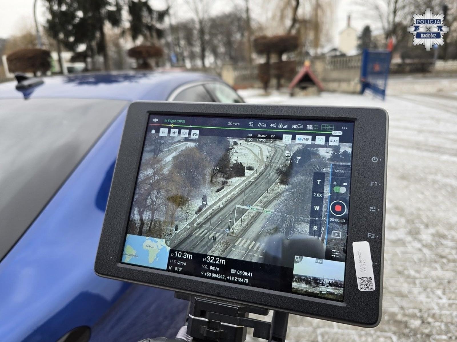 Zdjęcie w galerii na portalu naszraciborz.pl: Dron nad przejściem – kolejna policyjna akcja w Raciborzu wiadomości z regionu