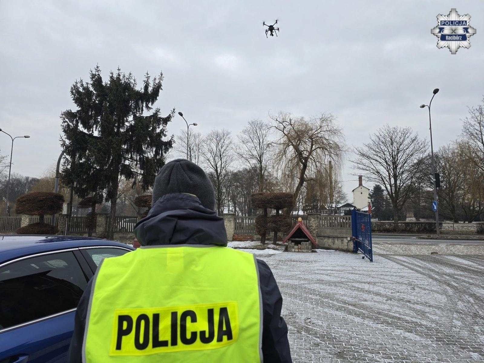Zdjęcie w galerii na portalu naszraciborz.pl: Dron nad przejściem – kolejna policyjna akcja w Raciborzu wiadomości z regionu