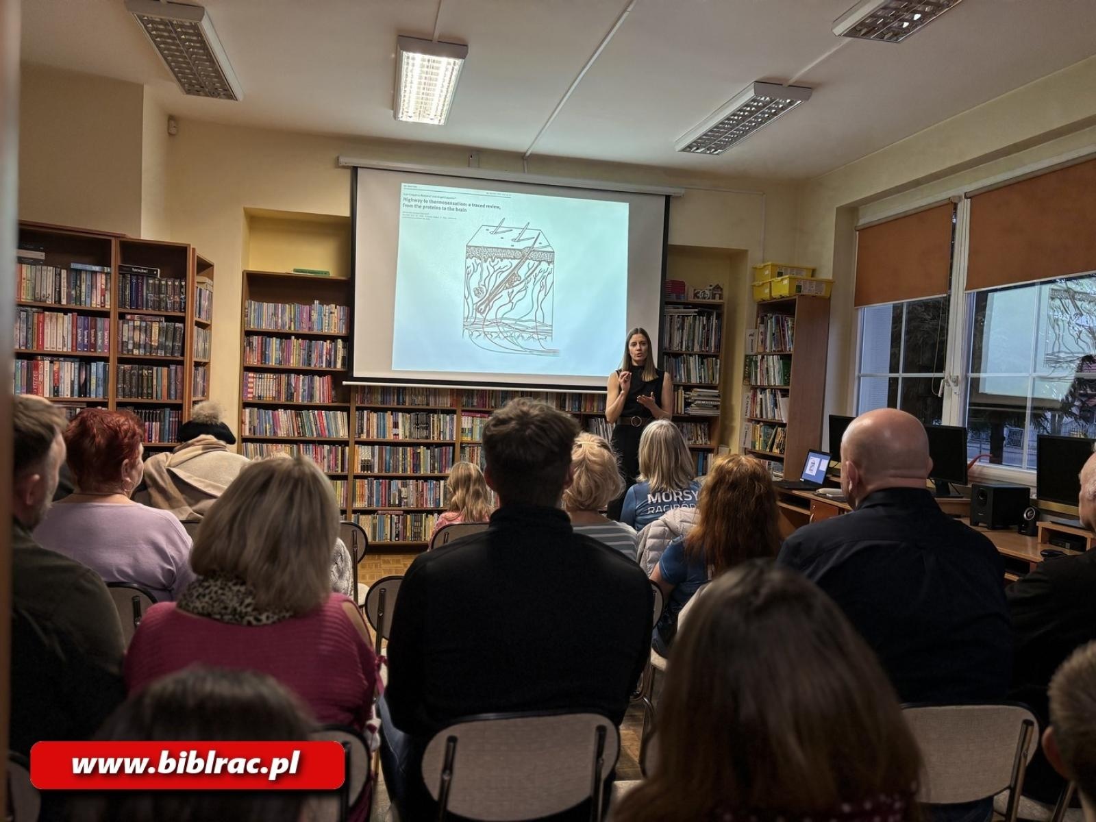 Zdjęcie w galerii na portalu naszraciborz.pl: W każdym szaleństwie jest metoda - nauka o morsowaniu w bibliotece wiadomości z regionu