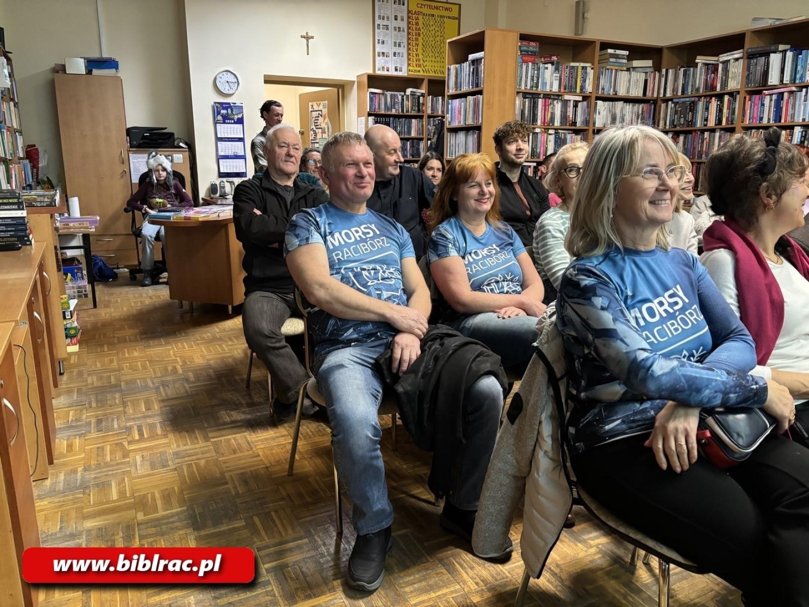 Zdjęcie w galerii na portalu naszraciborz.pl: W każdym szaleństwie jest metoda - nauka o morsowaniu w bibliotece wiadomości z regionu