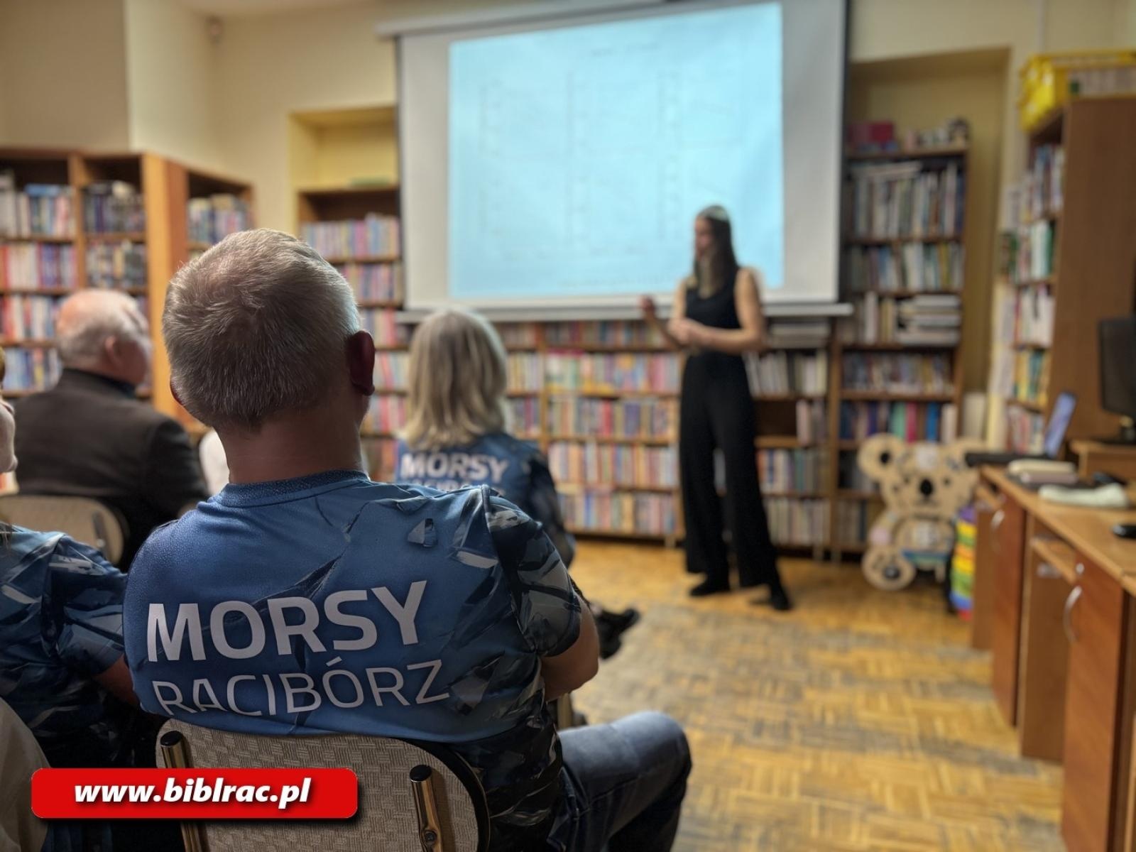 Zdjęcie w galerii na portalu naszraciborz.pl: W każdym szaleństwie jest metoda - nauka o morsowaniu w bibliotece wiadomości z regionu