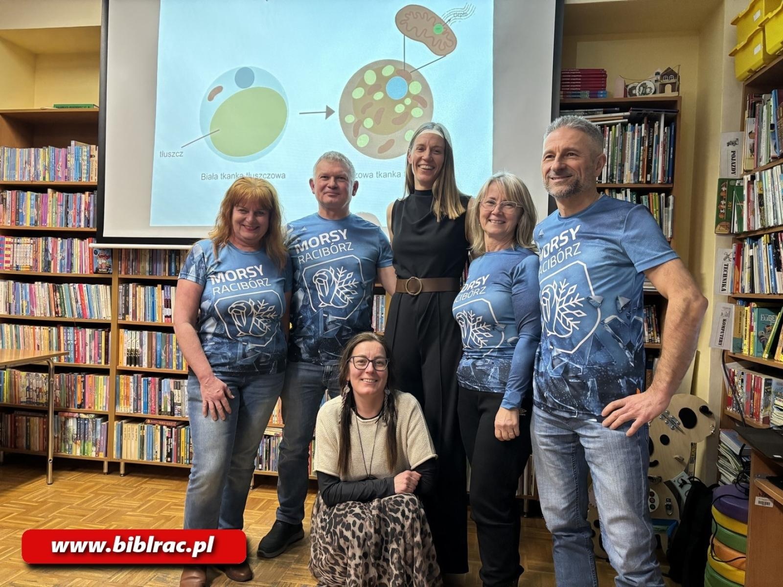 Zdjęcie w galerii na portalu naszraciborz.pl: W każdym szaleństwie jest metoda - nauka o morsowaniu w bibliotece wiadomości z regionu