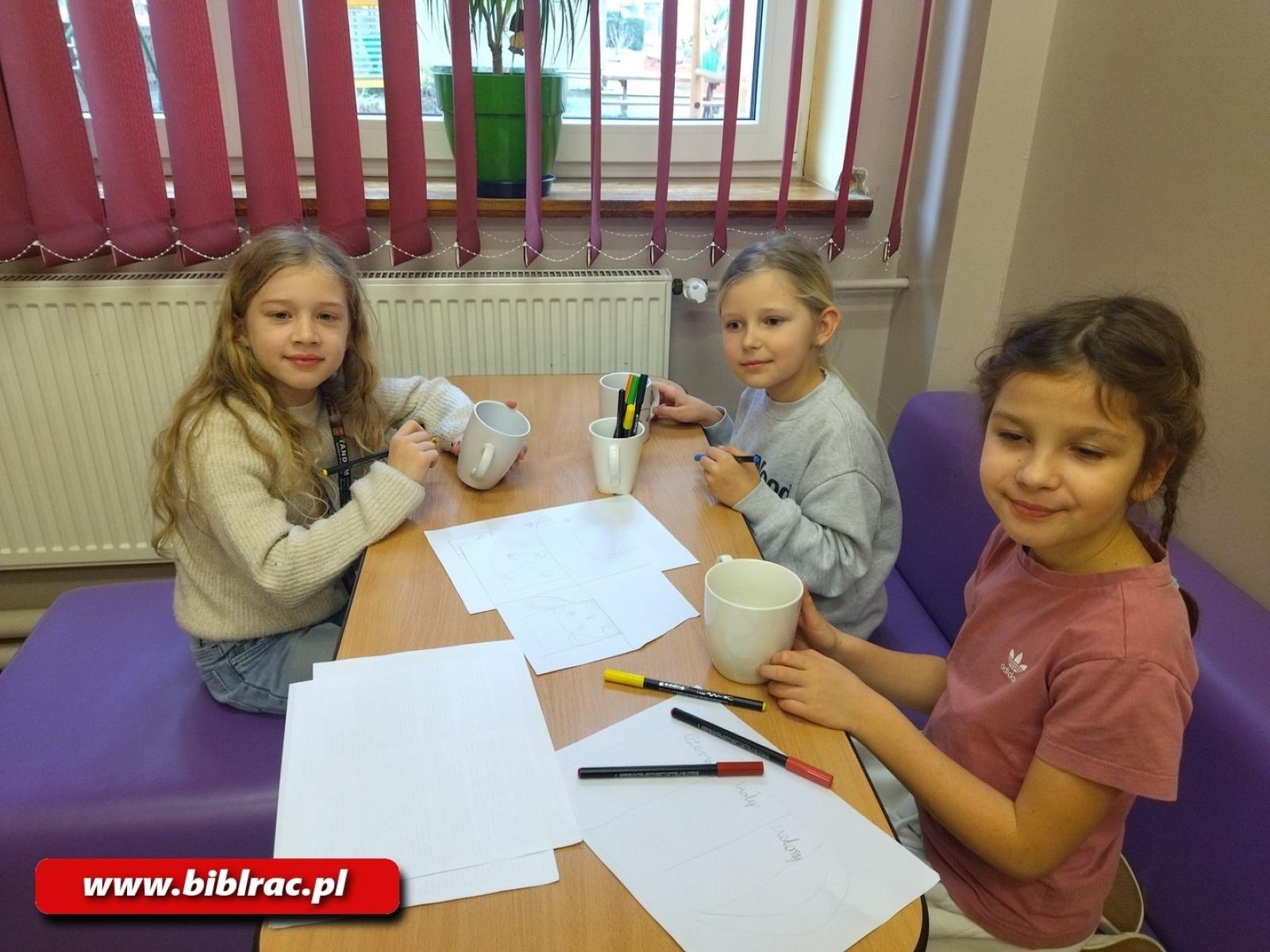 Zdjęcie w galerii na portalu naszraciborz.pl: Kreatywne warsztaty ceramiczne w Bibliotece w Markowicach wiadomości z regionu