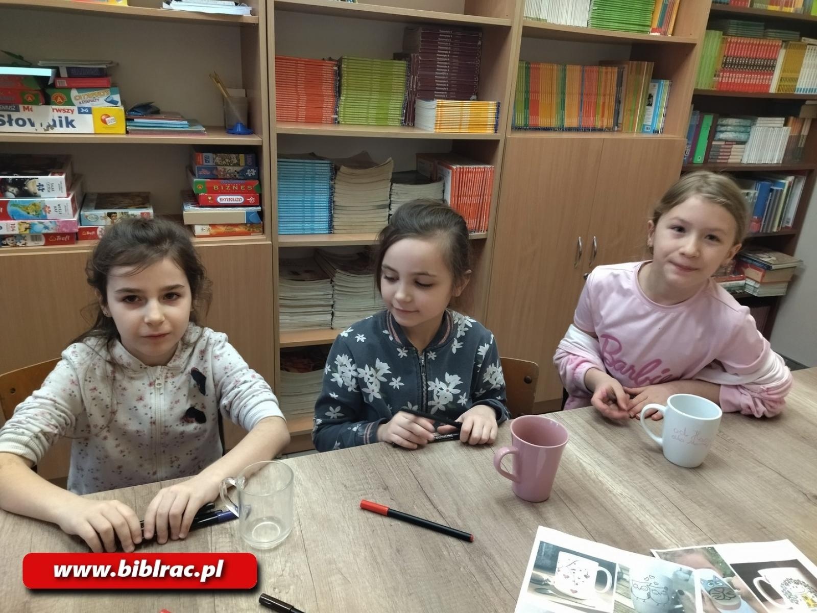 Zdjęcie w galerii na portalu naszraciborz.pl: Kreatywne warsztaty ceramiczne w Bibliotece w Markowicach wiadomości z regionu