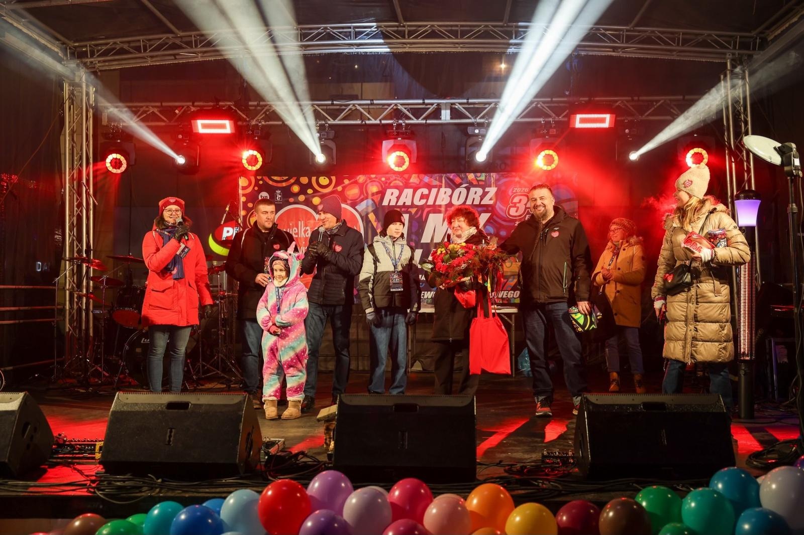 Zdjęcie w galerii na portalu naszraciborz.pl: Rekordowe licytacje WOŚP w Raciborzu – przejażdżka ciągnikiem z Kietrza za 6900 zł! wiadomości z regionu