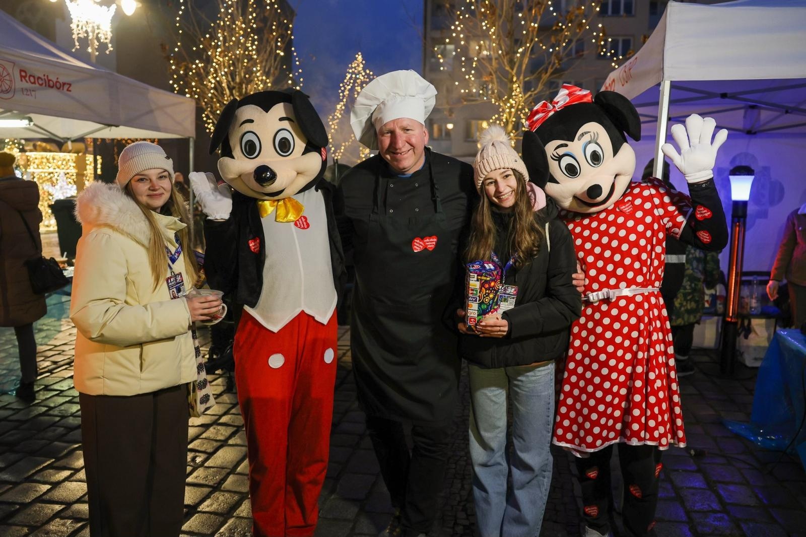 Zdjęcie w galerii na portalu naszraciborz.pl: Rekordowe licytacje WOŚP w Raciborzu – przejażdżka ciągnikiem z Kietrza za 6900 zł! wiadomości z regionu