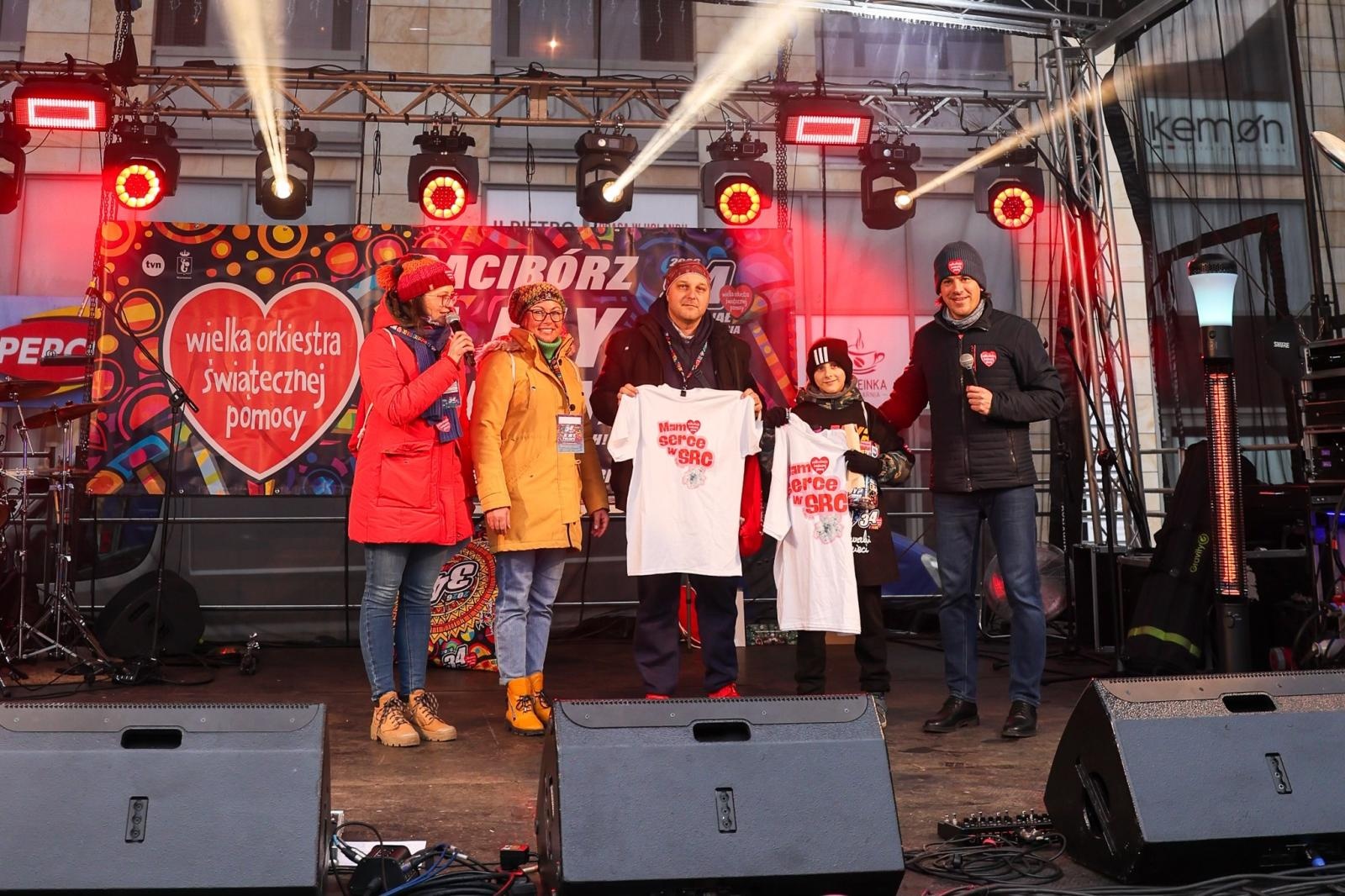 Zdjęcie w galerii na portalu naszraciborz.pl: Rekordowe licytacje WOŚP w Raciborzu – przejażdżka ciągnikiem z Kietrza za 6900 zł! wiadomości z regionu