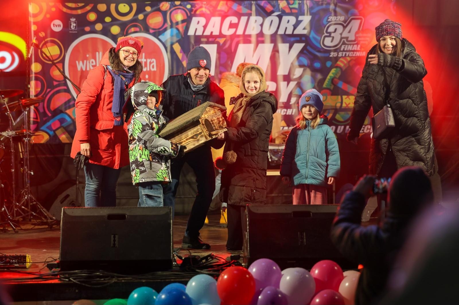 Zdjęcie w galerii na portalu naszraciborz.pl: Rekordowe licytacje WOŚP w Raciborzu – przejażdżka ciągnikiem z Kietrza za 6900 zł! wiadomości z regionu