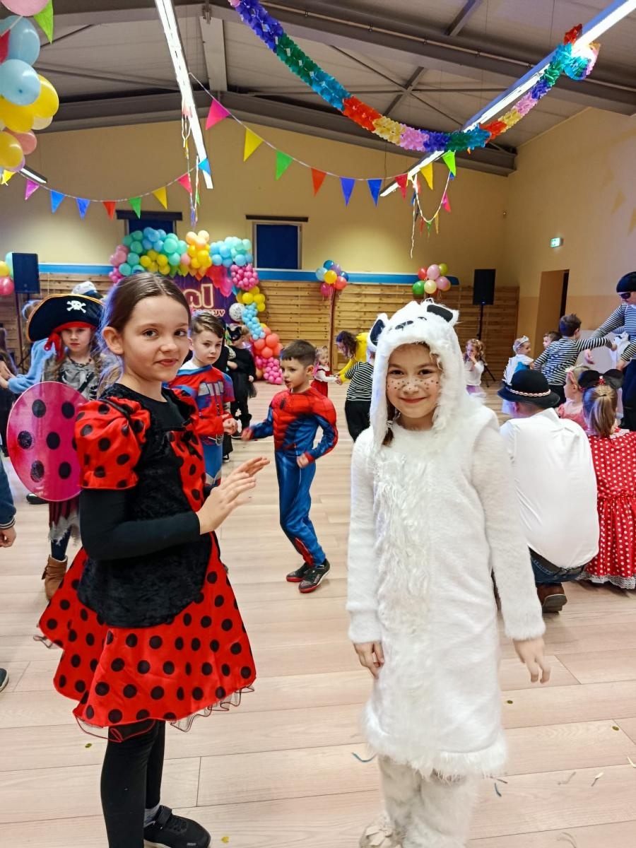 Zdjęcie w galerii na portalu naszraciborz.pl: Bajkowy bal karnawałowy w Pietrowicach Wielkich przyciągnął tłumy najmłodszych wiadomości z regionu