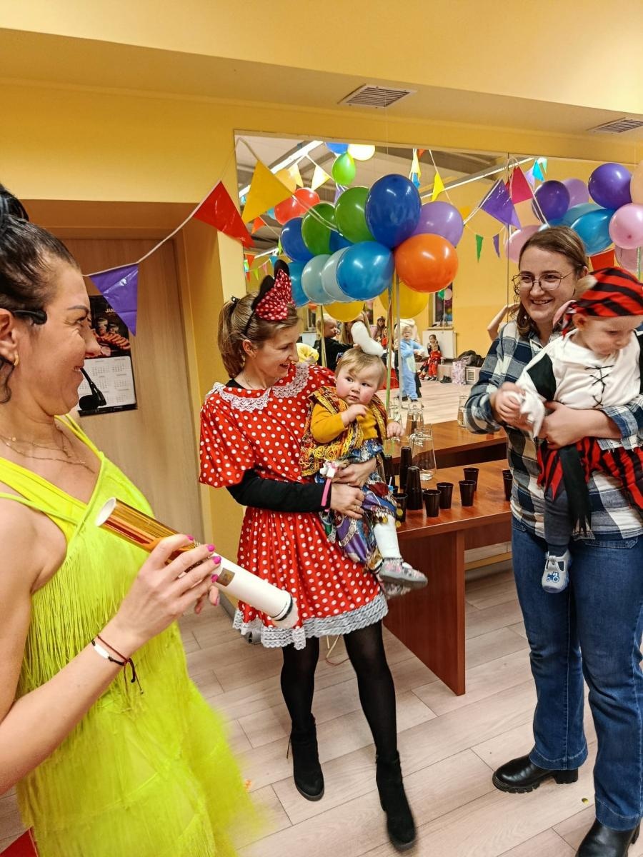 Zdjęcie w galerii na portalu naszraciborz.pl: Bajkowy bal karnawałowy w Pietrowicach Wielkich przyciągnął tłumy najmłodszych wiadomości z regionu