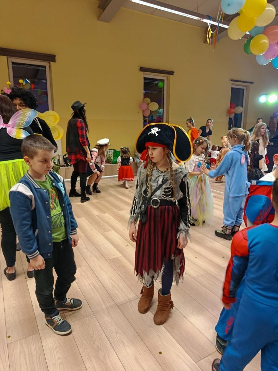 Zdjęcie w galerii na portalu naszraciborz.pl: Bajkowy bal karnawałowy w Pietrowicach Wielkich przyciągnął tłumy najmłodszych wiadomości z regionu