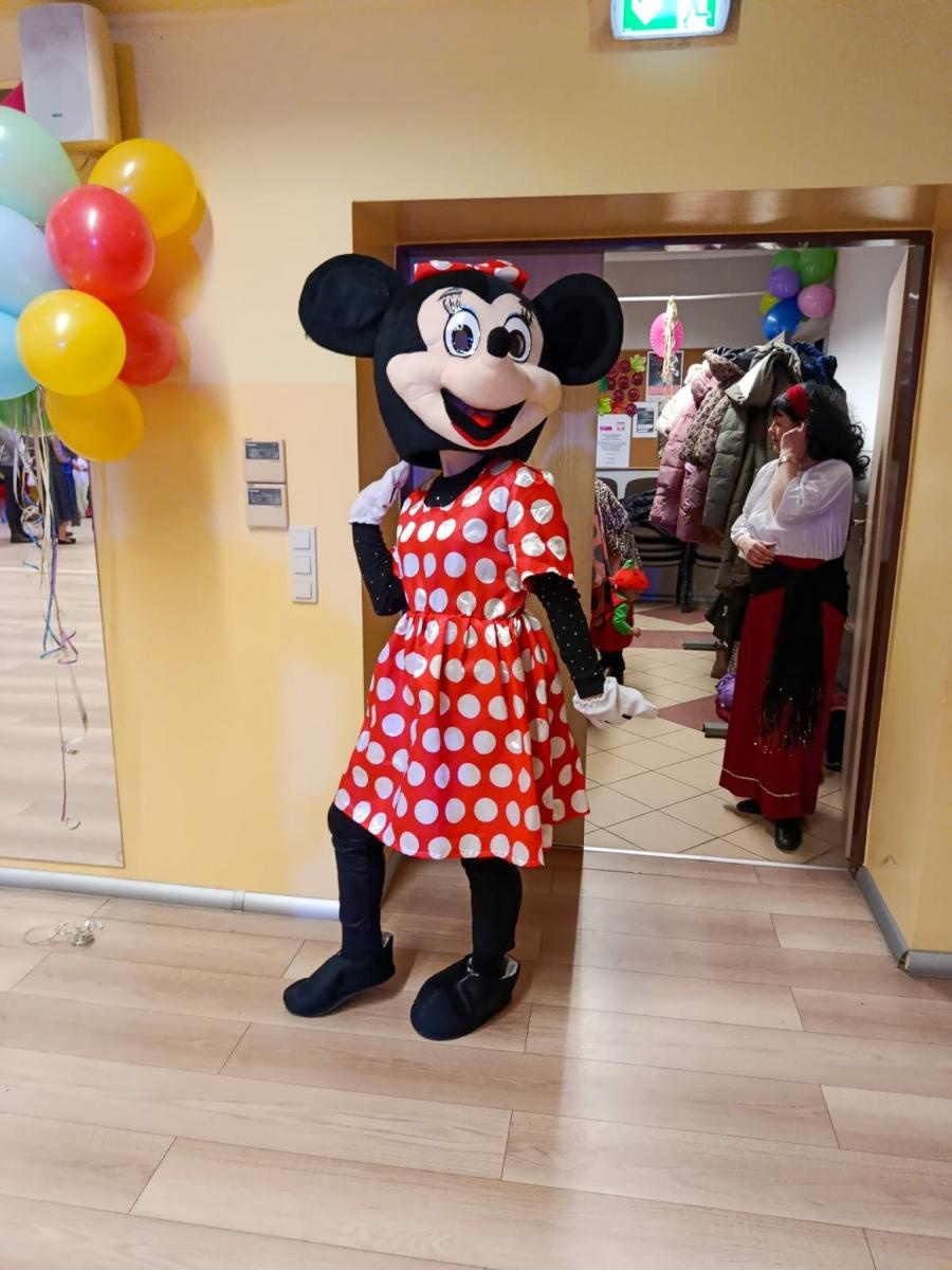 Zdjęcie w galerii na portalu naszraciborz.pl: Bajkowy bal karnawałowy w Pietrowicach Wielkich przyciągnął tłumy najmłodszych wiadomości z regionu