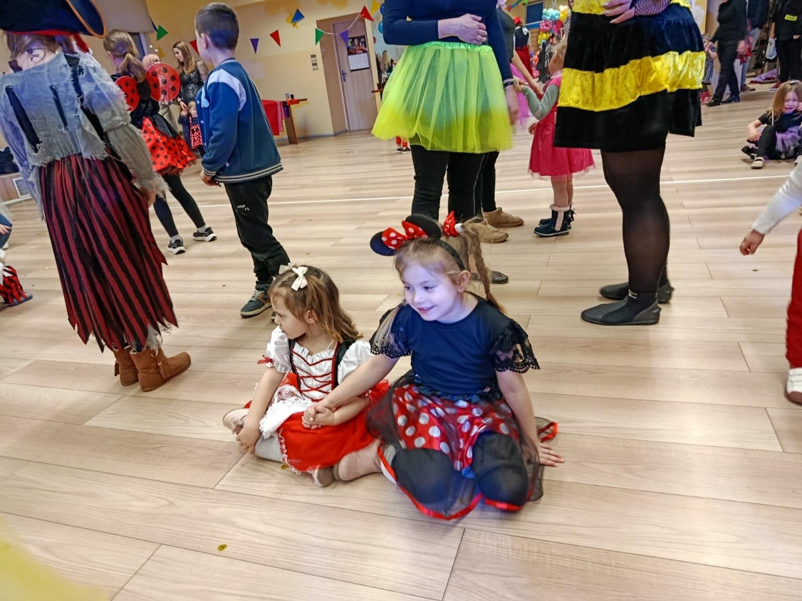 Zdjęcie w galerii na portalu naszraciborz.pl: Bajkowy bal karnawałowy w Pietrowicach Wielkich przyciągnął tłumy najmłodszych wiadomości z regionu