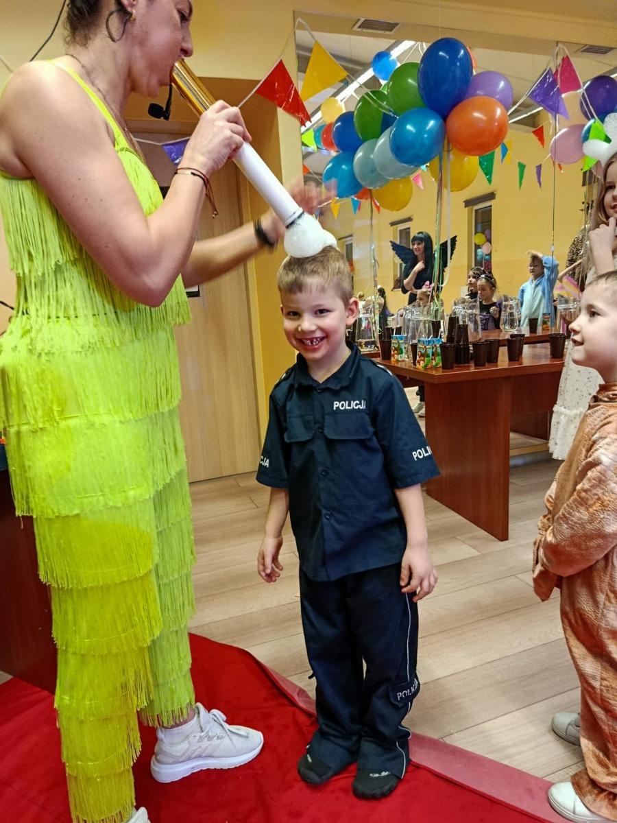 Zdjęcie w galerii na portalu naszraciborz.pl: Bajkowy bal karnawałowy w Pietrowicach Wielkich przyciągnął tłumy najmłodszych wiadomości z regionu