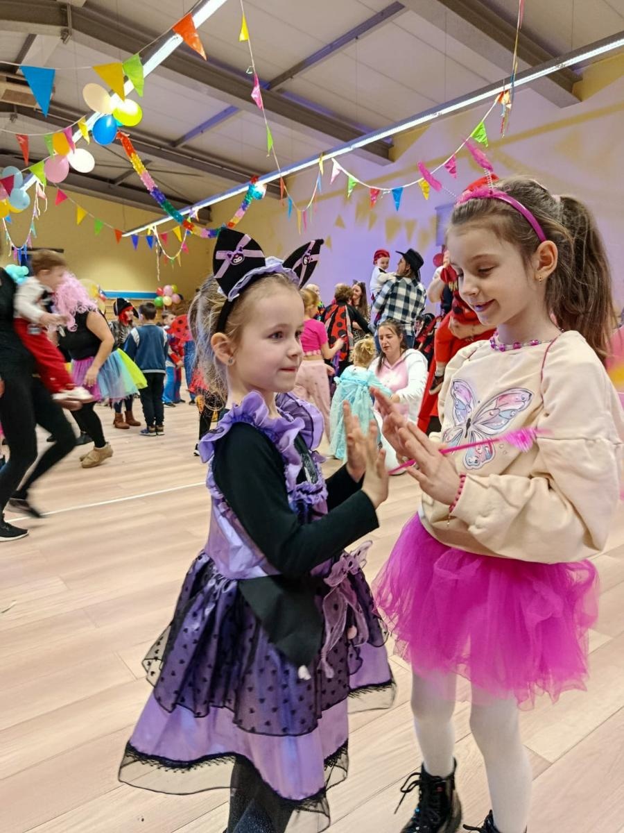 Zdjęcie w galerii na portalu naszraciborz.pl: Bajkowy bal karnawałowy w Pietrowicach Wielkich przyciągnął tłumy najmłodszych wiadomości z regionu