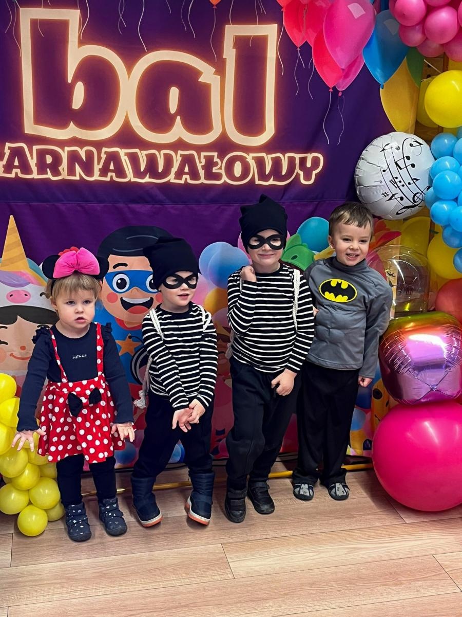 Zdjęcie w galerii na portalu naszraciborz.pl: Bajkowy bal karnawałowy w Pietrowicach Wielkich przyciągnął tłumy najmłodszych wiadomości z regionu