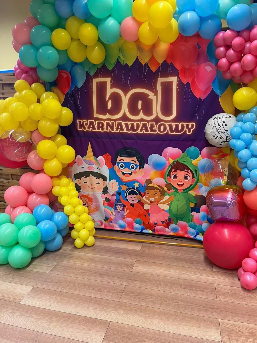 Zdjęcie w galerii na portalu naszraciborz.pl: Bajkowy bal karnawałowy w Pietrowicach Wielkich przyciągnął tłumy najmłodszych wiadomości z regionu