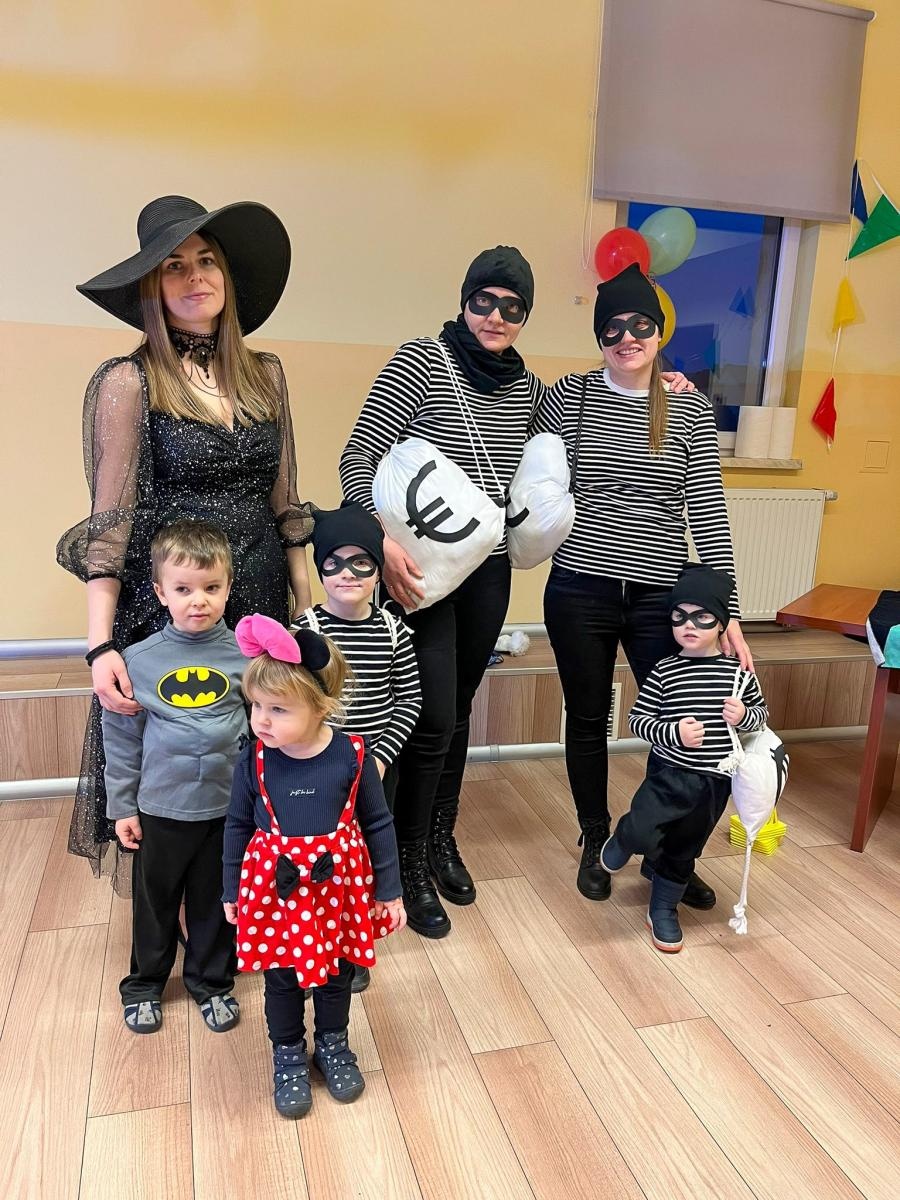 Zdjęcie w galerii na portalu naszraciborz.pl: Bajkowy bal karnawałowy w Pietrowicach Wielkich przyciągnął tłumy najmłodszych wiadomości z regionu