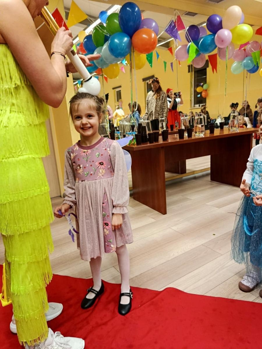 Zdjęcie w galerii na portalu naszraciborz.pl: Bajkowy bal karnawałowy w Pietrowicach Wielkich przyciągnął tłumy najmłodszych wiadomości z regionu