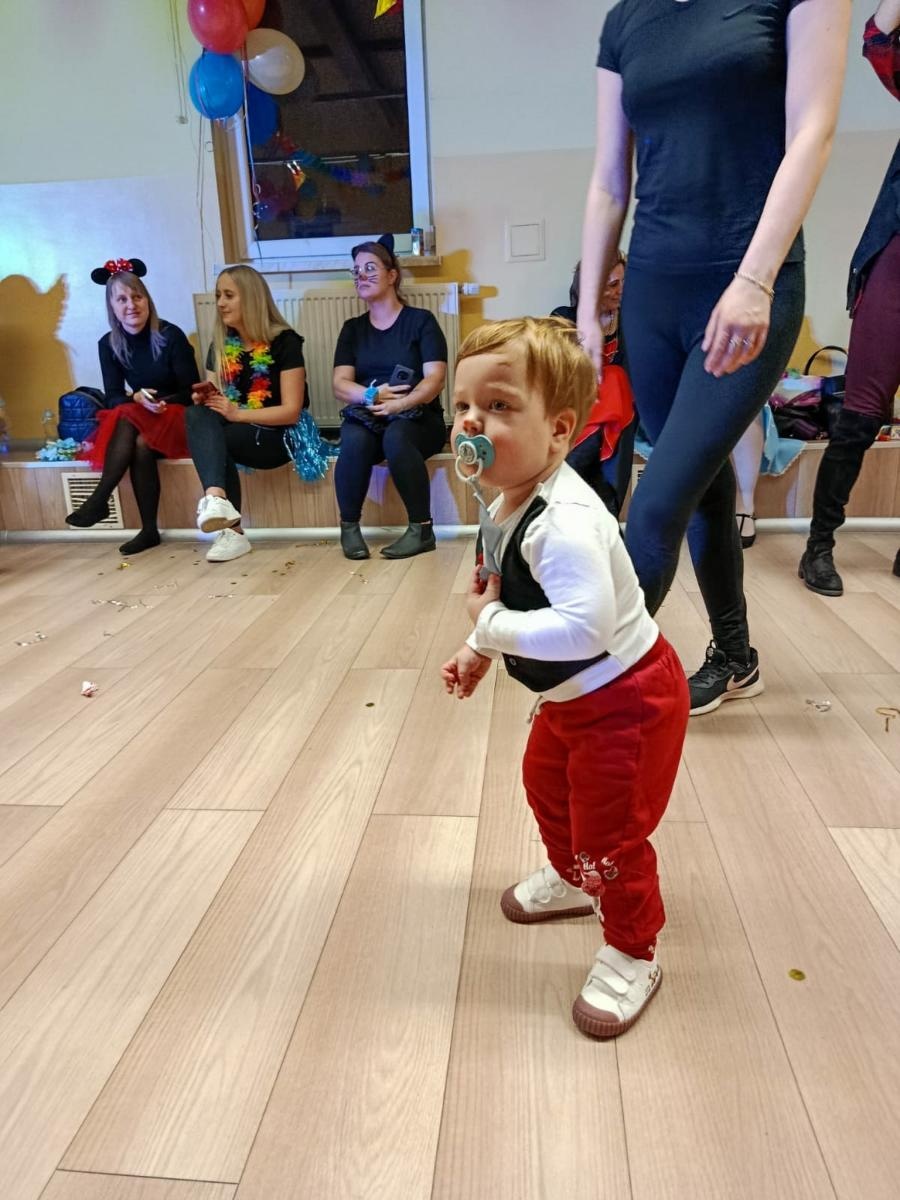 Zdjęcie w galerii na portalu naszraciborz.pl: Bajkowy bal karnawałowy w Pietrowicach Wielkich przyciągnął tłumy najmłodszych wiadomości z regionu