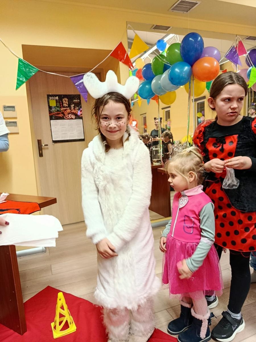 Zdjęcie w galerii na portalu naszraciborz.pl: Bajkowy bal karnawałowy w Pietrowicach Wielkich przyciągnął tłumy najmłodszych wiadomości z regionu