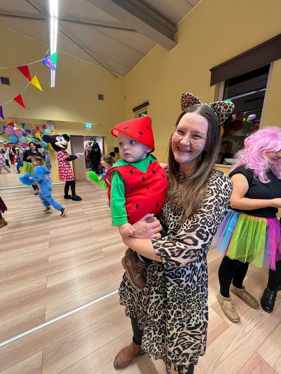 Zdjęcie w galerii na portalu naszraciborz.pl: Bajkowy bal karnawałowy w Pietrowicach Wielkich przyciągnął tłumy najmłodszych wiadomości z regionu