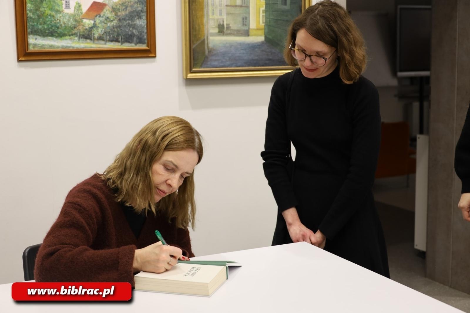 Zdjęcie w galerii na portalu naszraciborz.pl: Ocalić od zapomnienia! Karin Lednická w raciborskiej bibliotece wiadomości z regionu