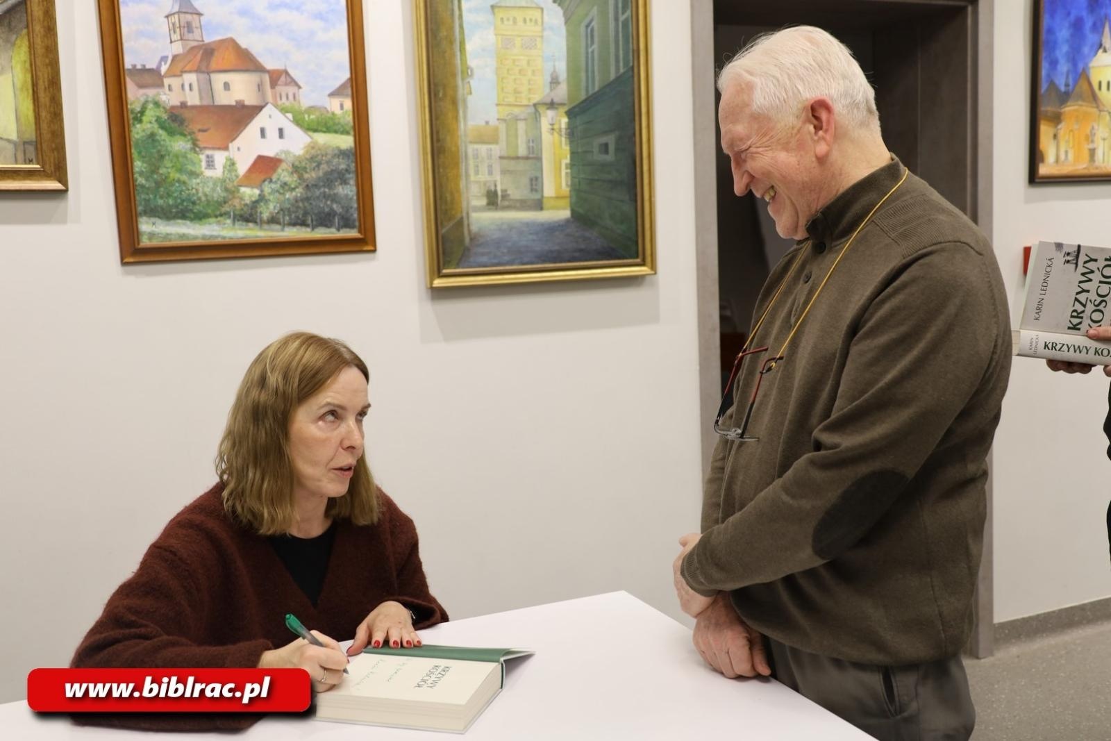 Zdjęcie w galerii na portalu naszraciborz.pl: Ocalić od zapomnienia! Karin Lednická w raciborskiej bibliotece wiadomości z regionu