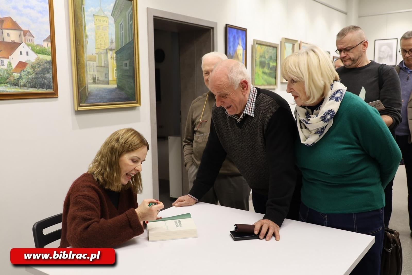 Zdjęcie w galerii na portalu naszraciborz.pl: Ocalić od zapomnienia! Karin Lednická w raciborskiej bibliotece wiadomości z regionu
