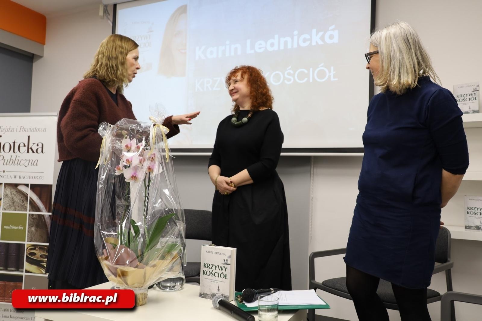 Zdjęcie w galerii na portalu naszraciborz.pl: Ocalić od zapomnienia! Karin Lednická w raciborskiej bibliotece wiadomości z regionu