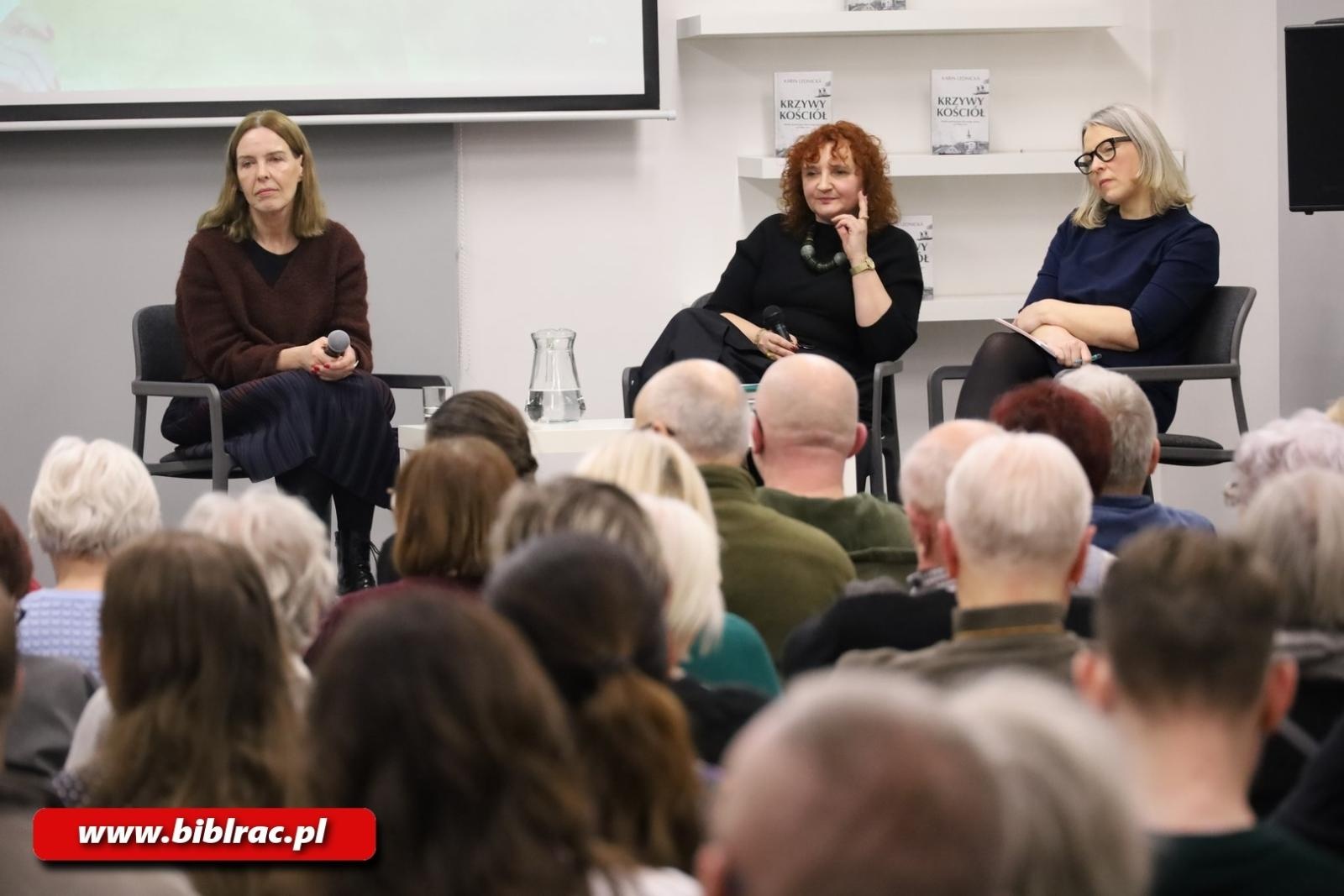 Zdjęcie w galerii na portalu naszraciborz.pl: Ocalić od zapomnienia! Karin Lednická w raciborskiej bibliotece wiadomości z regionu