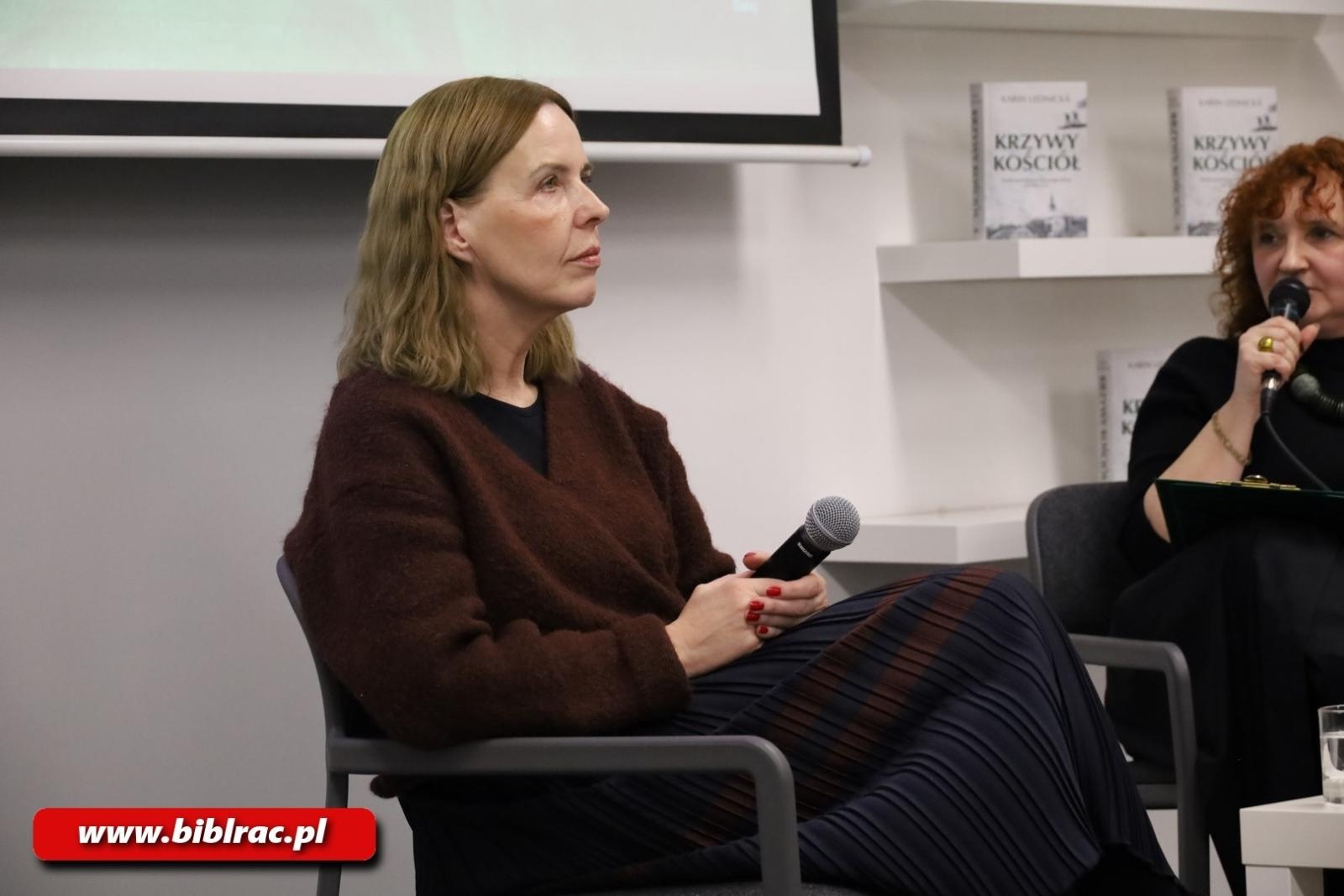 Zdjęcie w galerii na portalu naszraciborz.pl: Ocalić od zapomnienia! Karin Lednická w raciborskiej bibliotece wiadomości z regionu