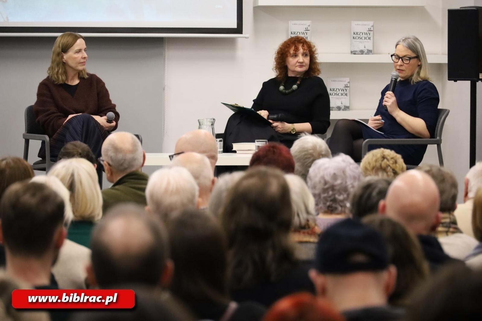 Zdjęcie w galerii na portalu naszraciborz.pl: Ocalić od zapomnienia! Karin Lednická w raciborskiej bibliotece wiadomości z regionu