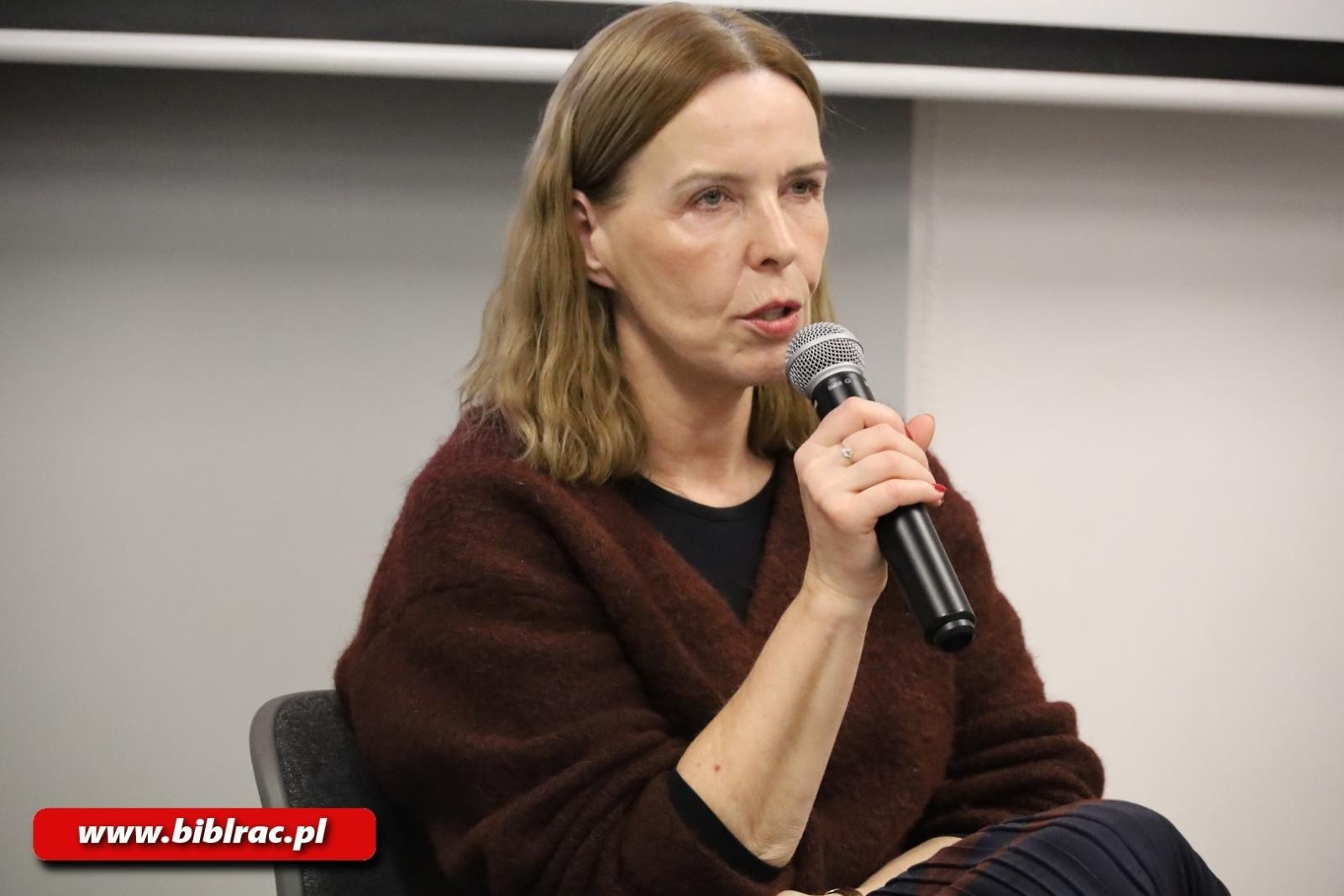 Zdjęcie w galerii na portalu naszraciborz.pl: Ocalić od zapomnienia! Karin Lednická w raciborskiej bibliotece wiadomości z regionu