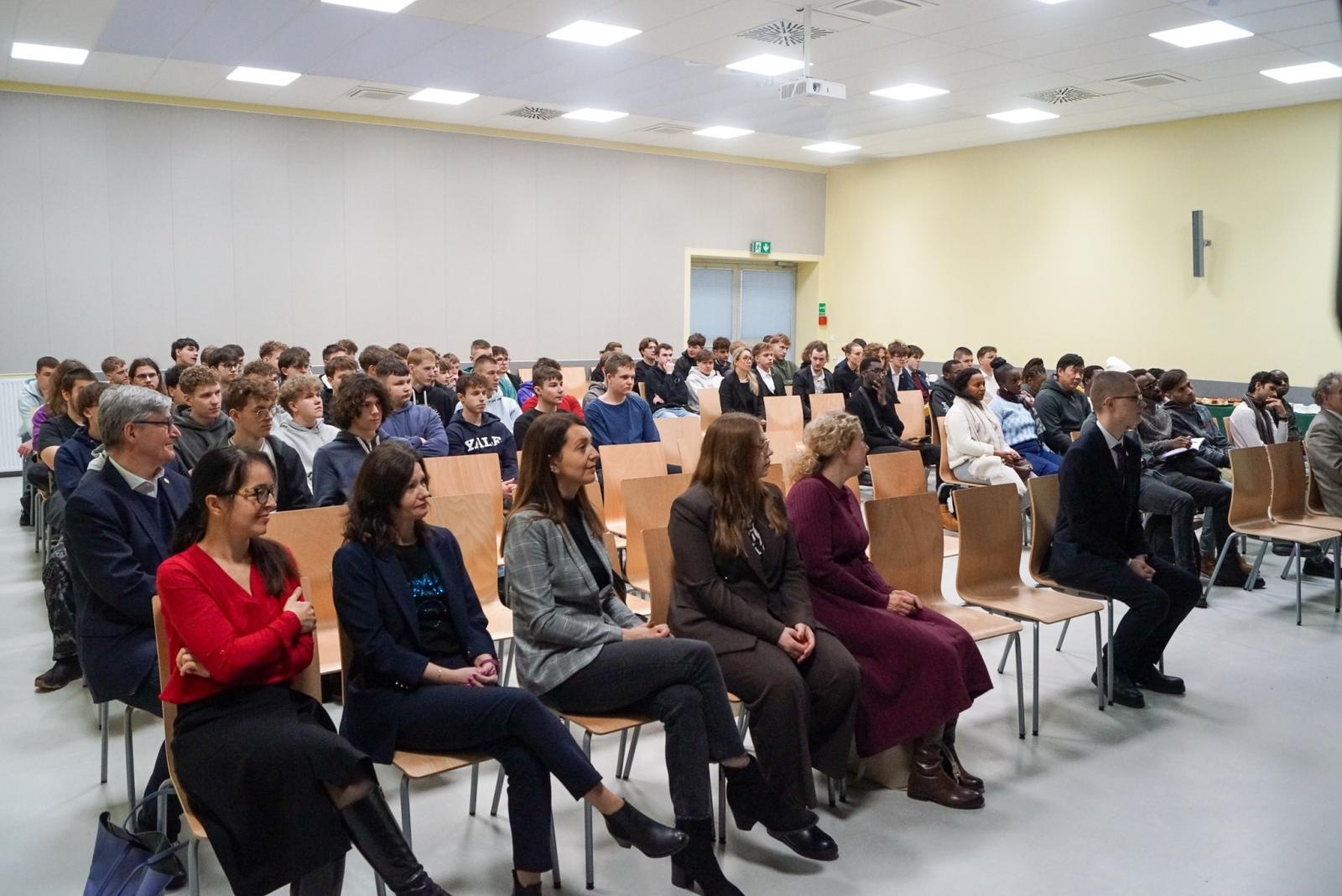 Zdjęcie w galerii na portalu naszraciborz.pl: Technika łączy kontynenty – wizyta AGH–UNESCO w Mechaniku wiadomości z regionu