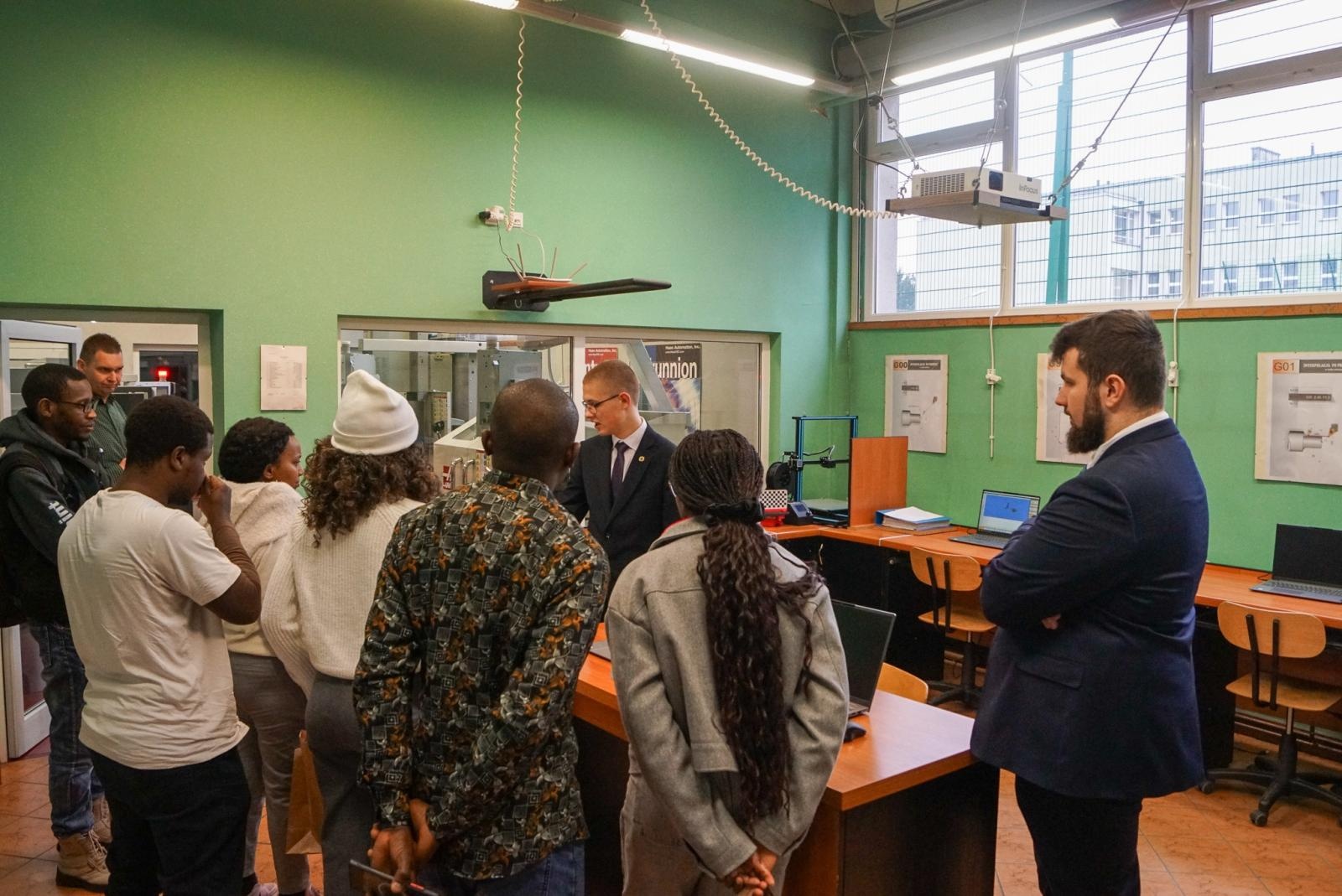 Zdjęcie w galerii na portalu naszraciborz.pl: Technika łączy kontynenty – wizyta AGH–UNESCO w Mechaniku wiadomości z regionu