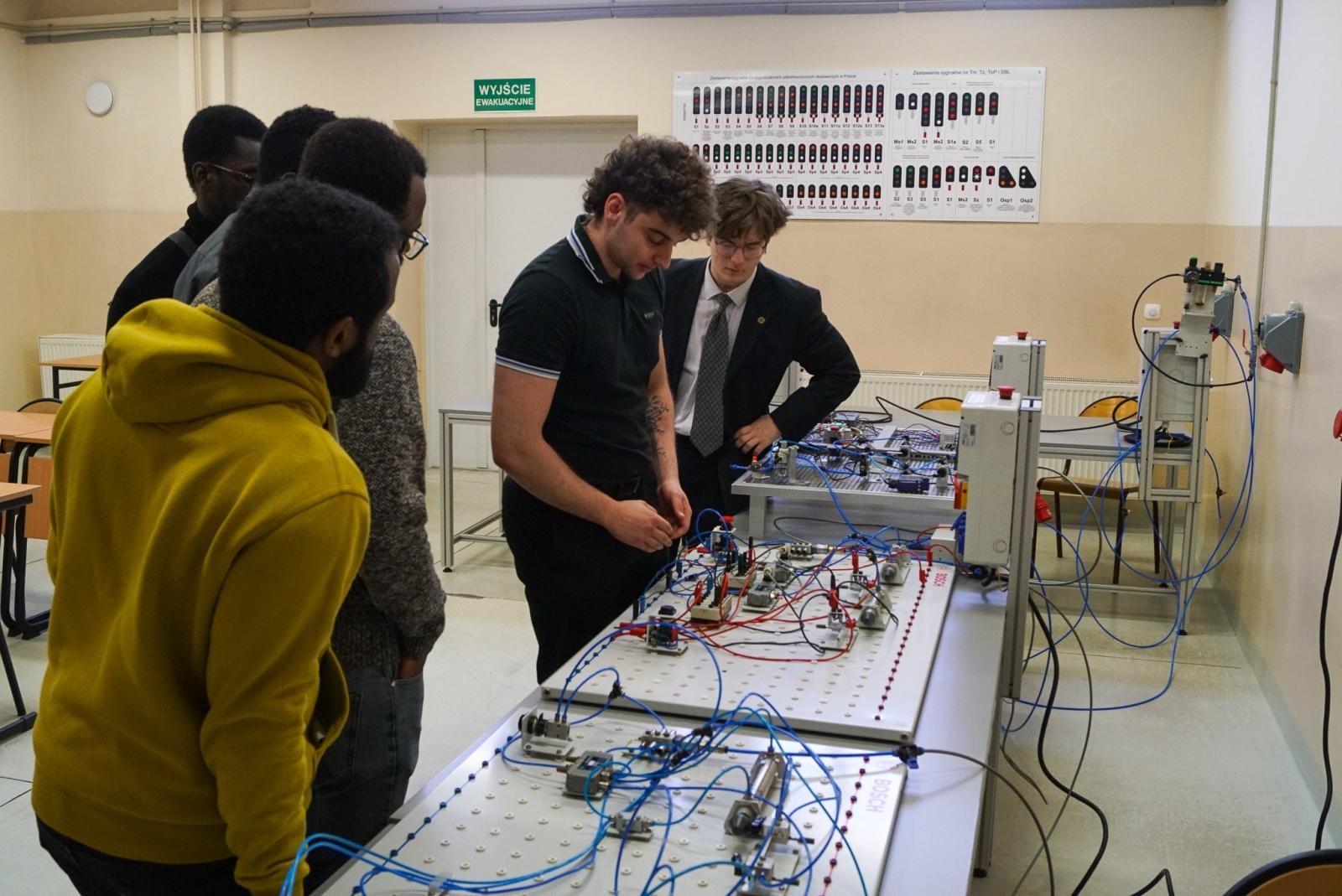 Zdjęcie w galerii na portalu naszraciborz.pl: Technika łączy kontynenty – wizyta AGH–UNESCO w Mechaniku wiadomości z regionu