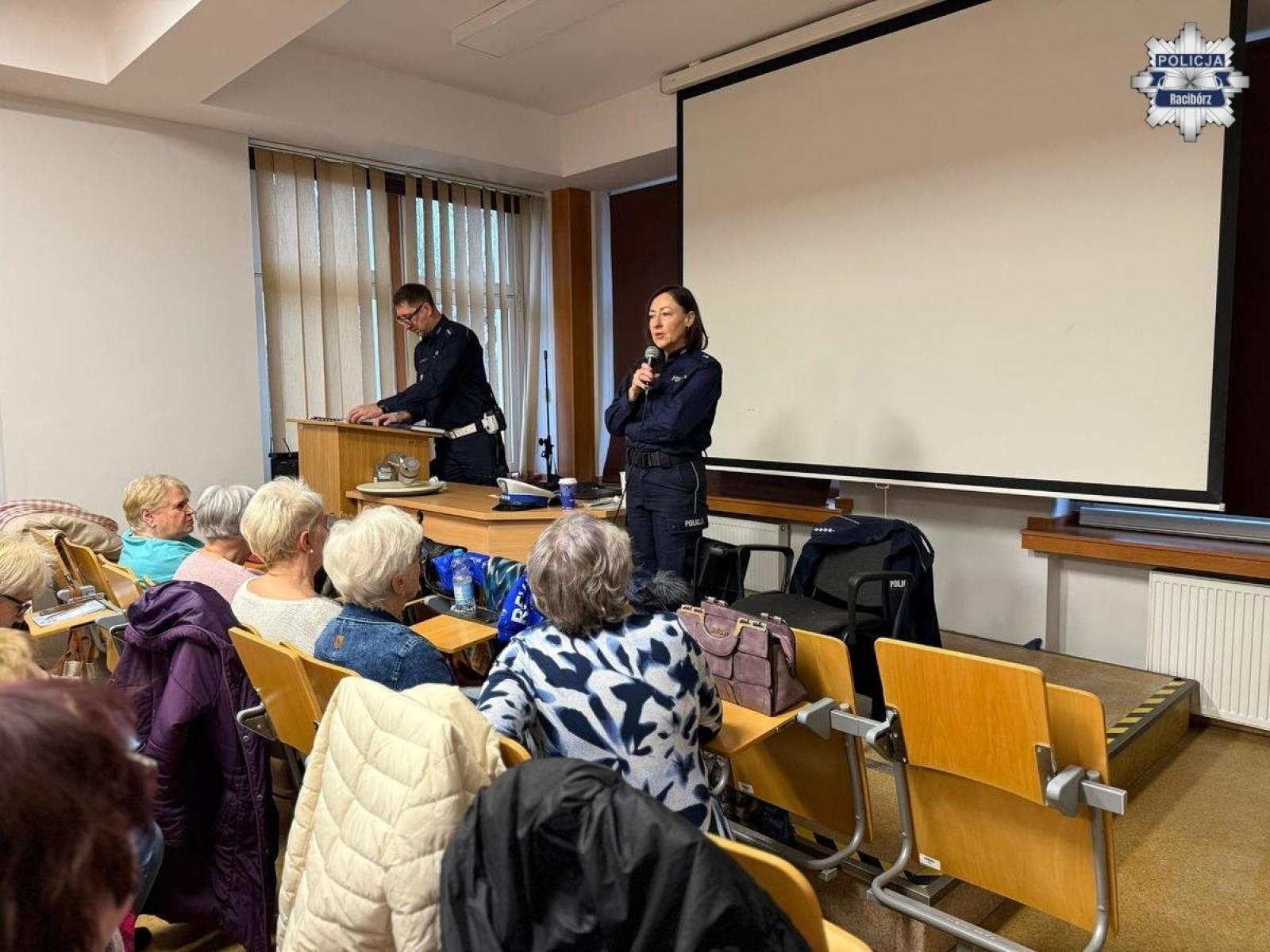 Zdjęcie w galerii na portalu naszraciborz.pl: Seniorzy na celowniku oszustów i nie tylko. Debata o bezpieczeństwie w Raciborzu wiadomości z regionu